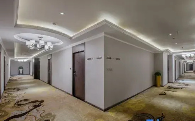 Shiji Bainian Hotel(Zhengjiayuanzi subway station store))