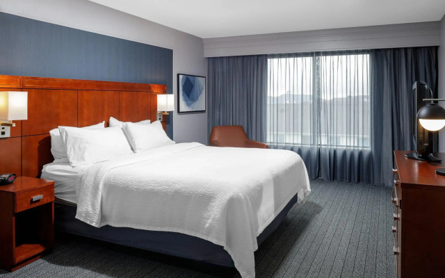 Courtyard by Marriott Long Island MacArthur Airport