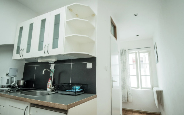 Charles Bridge Economic Hostel