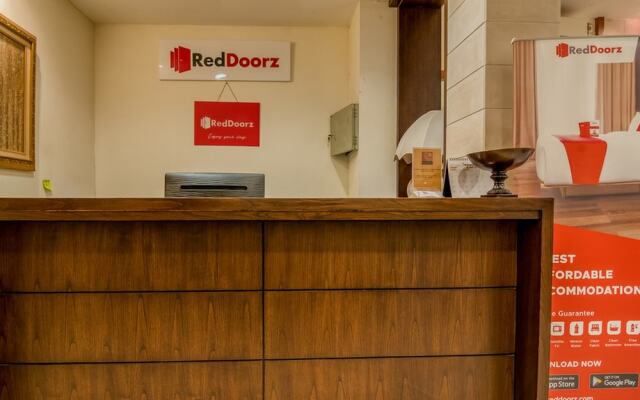 RedDoorz Plus near Dharmawangsa Square
