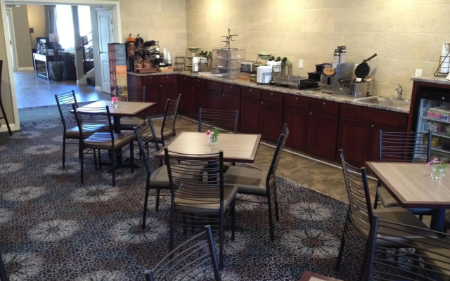 GrandStay Hotel & Suites