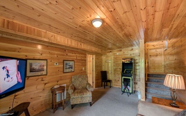 Triple Mountain View - Three Bedroom Cabin