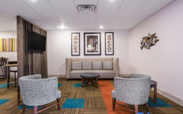 Holiday Inn Express Hotel & Suites Petersburg-Fort Lee