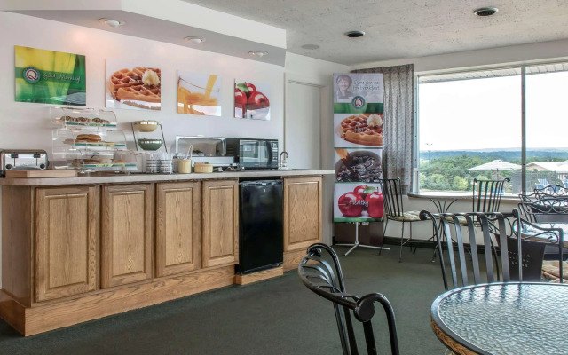 Quality Inn Breeze Manor