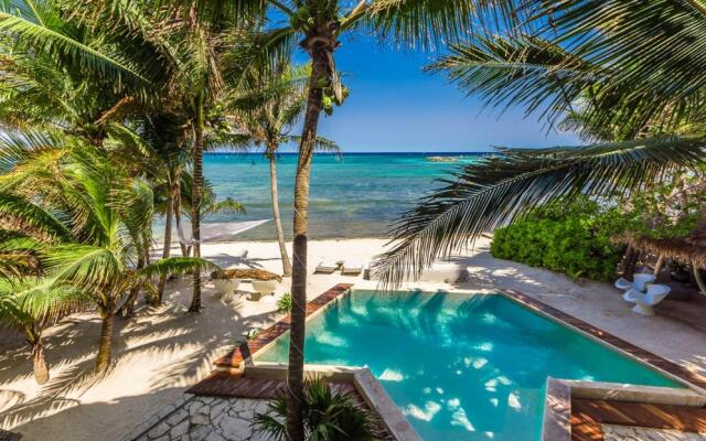Puerto Aventuras Villa Sleeps 10 with Pool