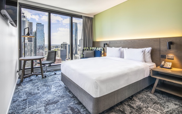 Holiday Inn Express Melbourne Little Collins by IHG – Guest Rooms – Melbourne