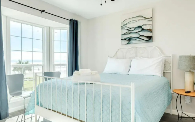 Seaside and Breezy Condo at the Victorian