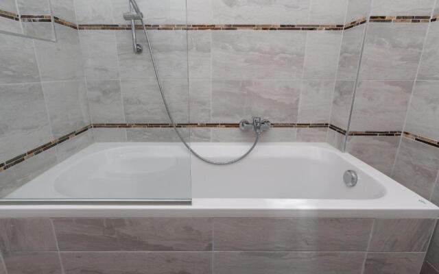 Comfortable romantic 1 bedroom apartment near Augarten