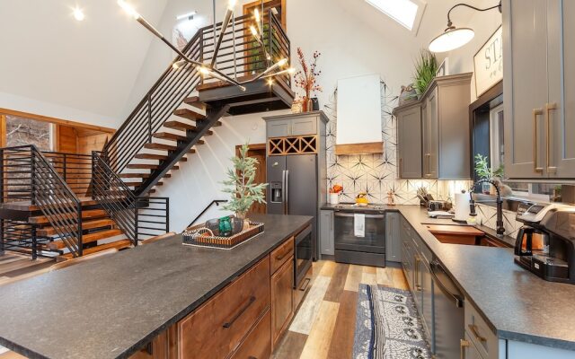 Night Owl 3 Bedroom Cabin by RedAwning