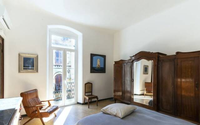 Exclusive Art Apartment