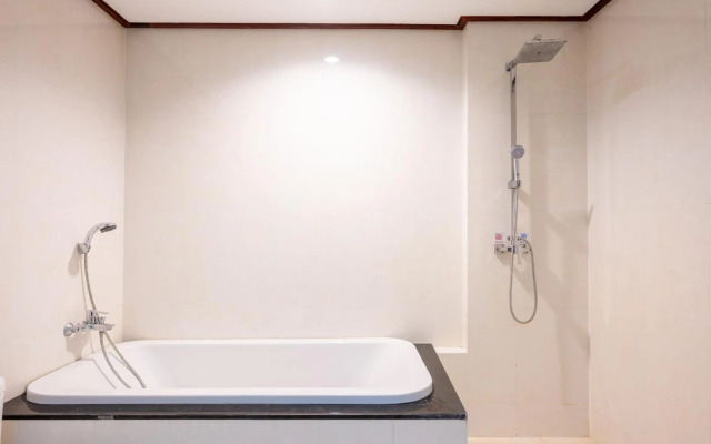 The President Hotel at Chokchai 4