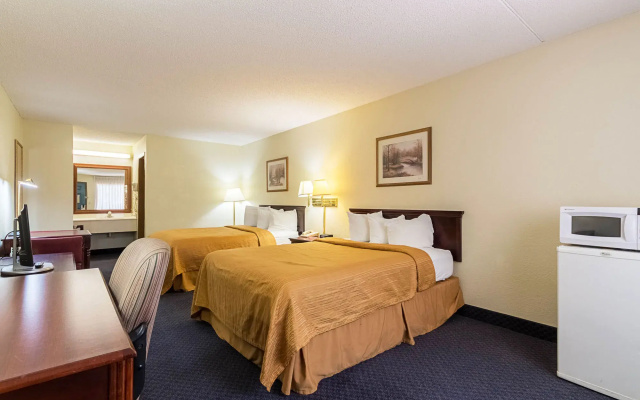 Econo Lodge Inn & Suites
