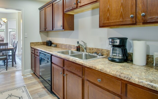 Lynchburg Rental w/ Charcoal Grill: Near Downtown!