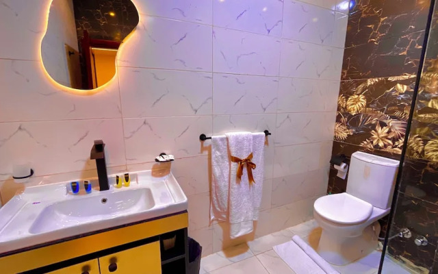 Nemes Pyramids View INN