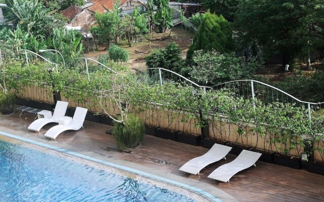 Great Location Studio Belmont Apartment near Puri Mall