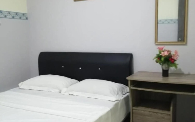 Beautiful Double Room With Ac in Kuching Center