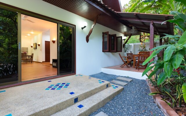 Blissful Jacuzzi Living at Villa Nikkie2