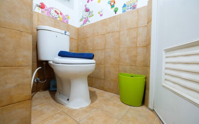 2BR Artistic Room Green Pramuka Apartment closed to Mall By Travelio