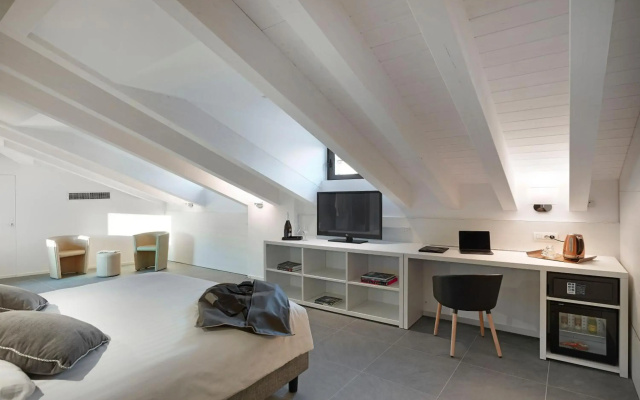 Boutique hotel touring