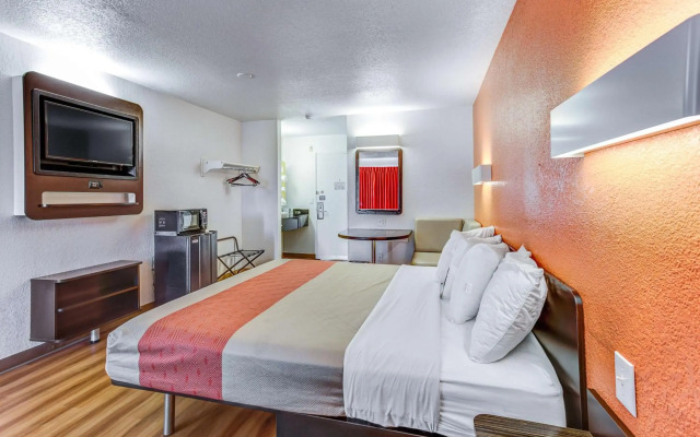 Motel 6 Portland, OR - Tigard West