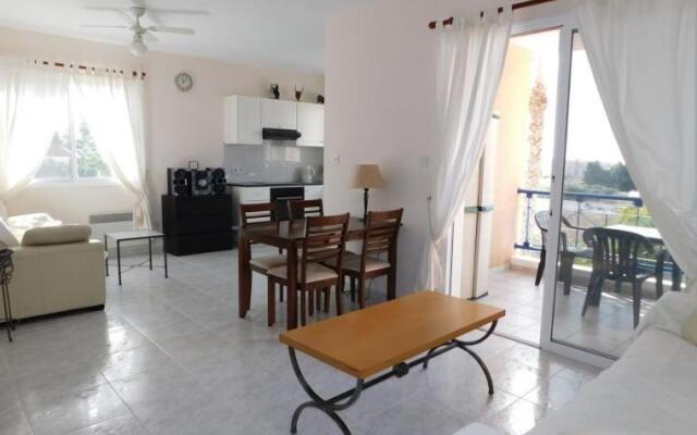 Emma's Place, 2 bedroom apartment with pool view