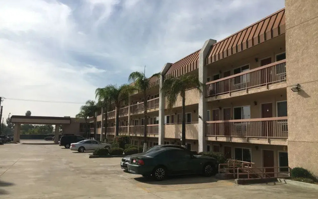 Days Inn By Wyndham Ontario Airport