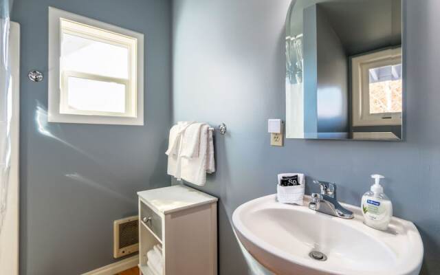 Grandview 3 Bedroom Home by RedAwning