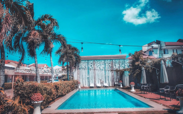 S&M Hotel