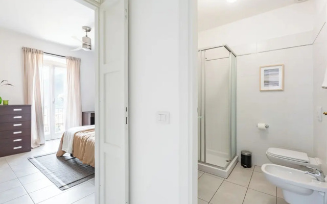 Lake View Terrace Apartment by Rent all Como