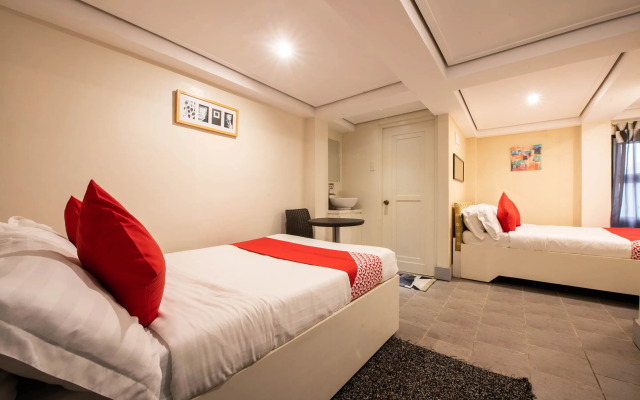 OYO 492 Sunset View Ridge Residences