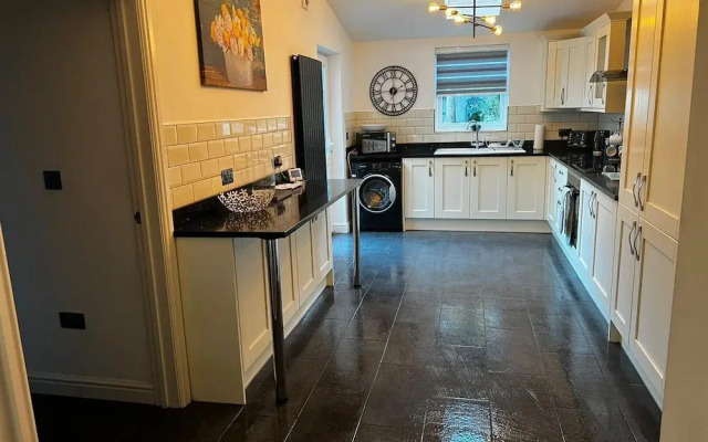 Stay in Comfort , Completely Renovated