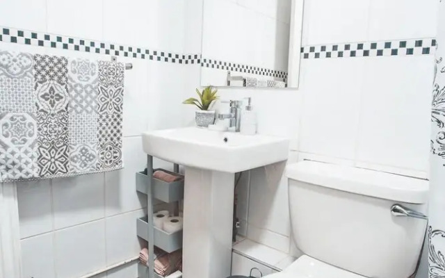 Short Stay Bristol - Oakfield Apartment