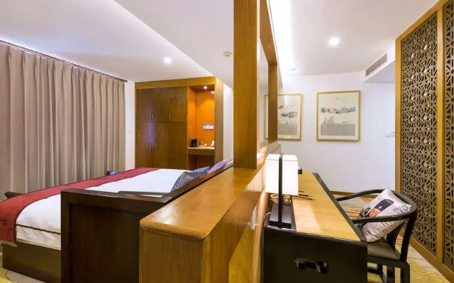 Longmen Impression Hotel