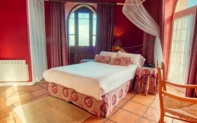 Отель El Castillo de los Locos