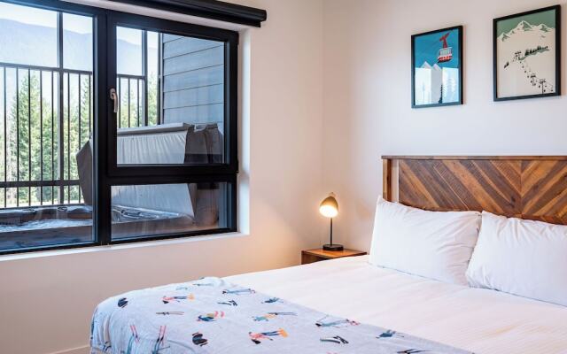 Slopes and Green by Revelstoke Vacations