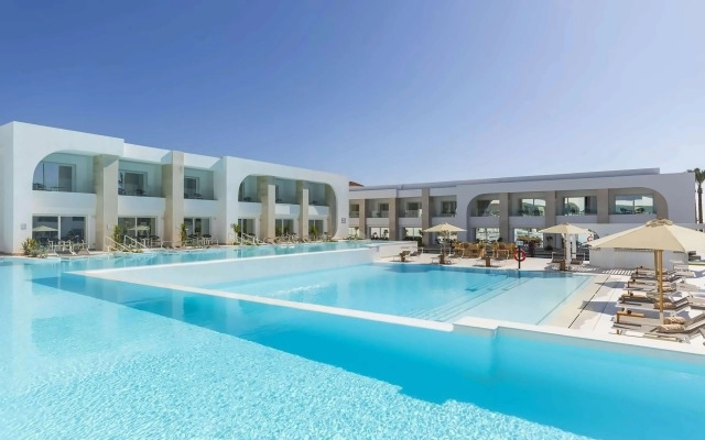 Posh Club by SUNRISE White Hills
