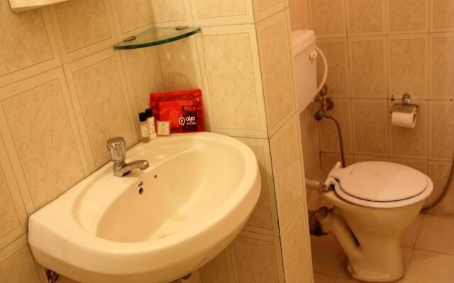 OYO 1065 Hotel HMR Royal Inn