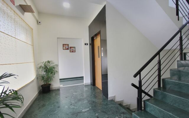 OYO 5379 Crown White House