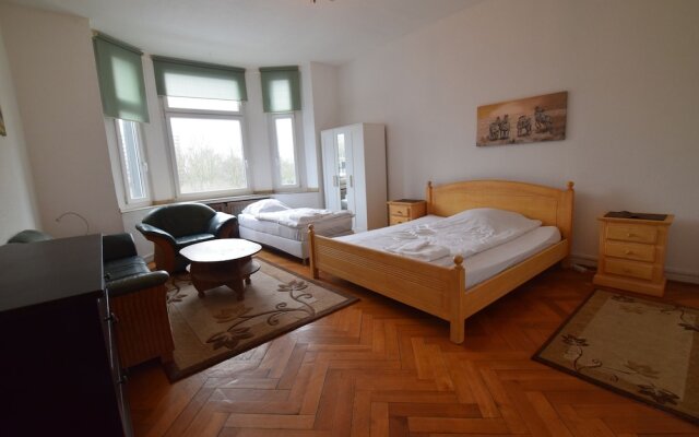 Tolstov-Hotels Large 3,5 Room Apartment