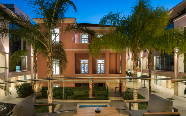 Trianon Luxury Apartments & Suites