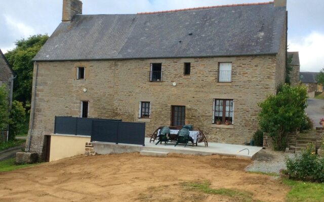 House With 4 Bedrooms in Sougéal, With Furnished Garden