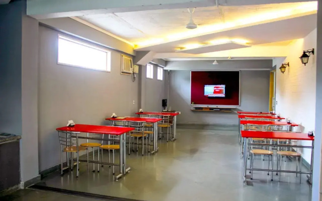 FabHotel Infinity Nest Sushant Lok