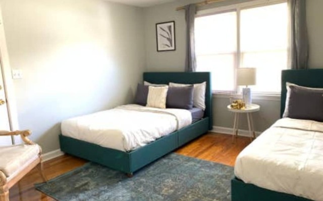 Cozy family-style Buckhead Bungalow