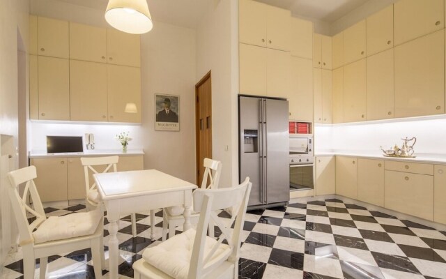 Pantheon Luxury Palace With Terrace