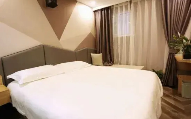 Hi Inn Hotel (Beijing Huilongguan Longze Subway Station)