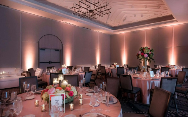 LondonHouse Chicago, Curio Collection by Hilton