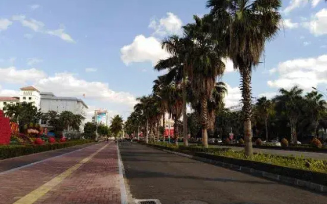Jinyi Business Hotel (Danzhou Bus Station)