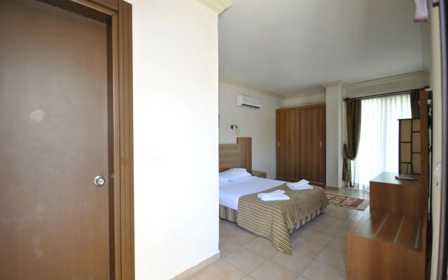 Moms Hotel