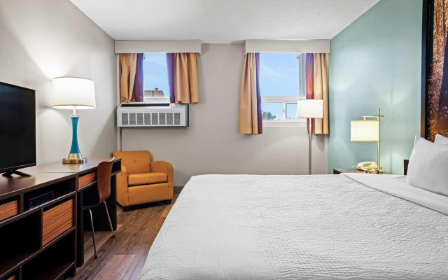 Super 8 by Wyndham Thunder Bay