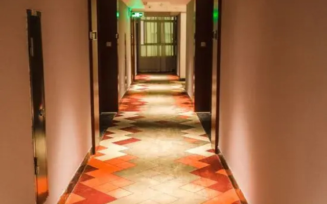 Borrman Hotel (Xinxing Bus Station)
